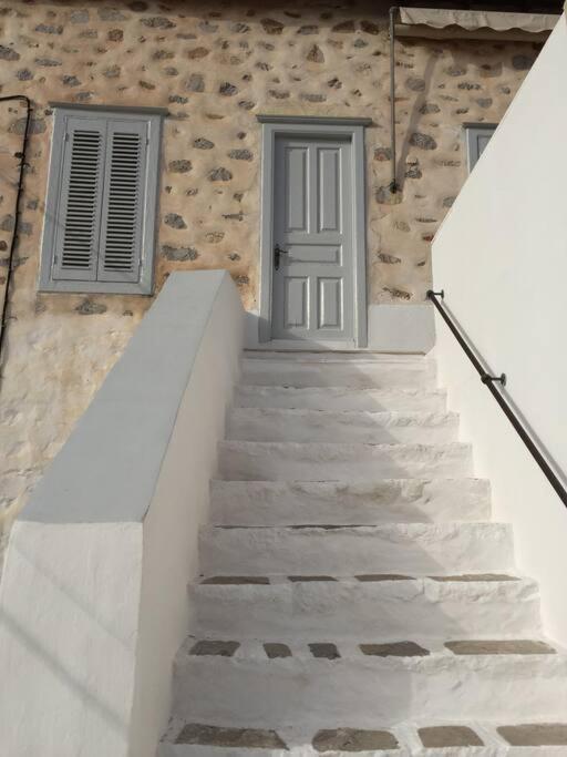 Christina'S Stone House Apartment Hidra Exterior foto