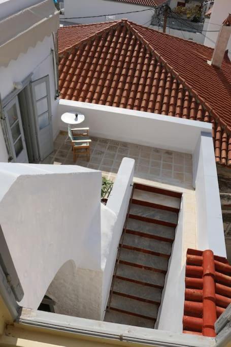 Christina'S Stone House Apartment Hidra Exterior foto