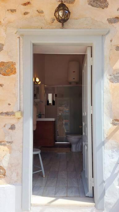 Christina'S Stone House Apartment Hidra Exterior foto