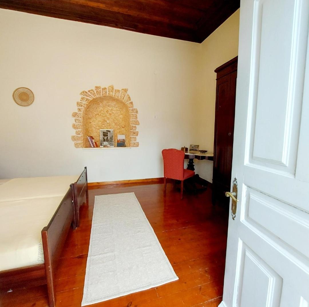 Christina'S Stone House Apartment Hidra Exterior foto